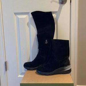 Jambi Kendra over-the-knee